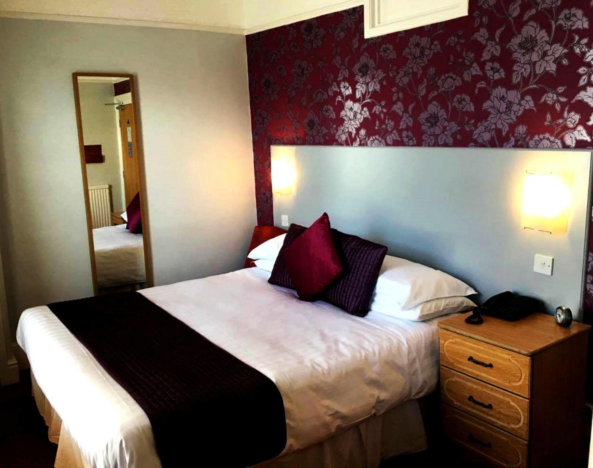 Harrow Lodge Hotel แชงคลิน ภายนอก รูปภาพ
